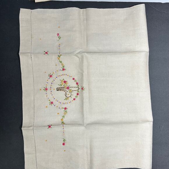 Vintage Lot of 3 Linen Kitchen Towels Emboridered Crocheted - Picture 7 of 11